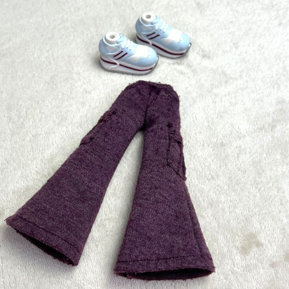 MGA Bratz Study Hall Style Flare Leg Pants Burgundy Sneakers Shoes Blue 2002